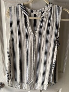 Madison Fawn White and Navy Vertical Stripe Sleeveless V-Neck Camisole